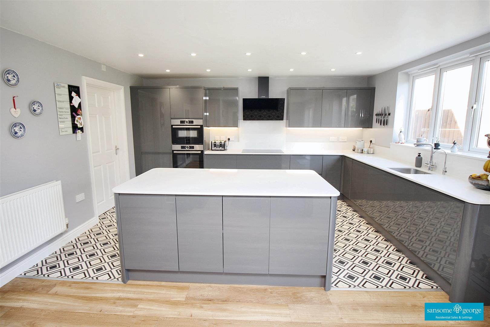 5 bed property in Horsecroft Way, Reading